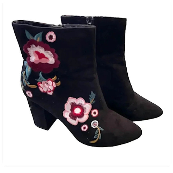 Express Floral Botanical Embroidered Heeled black faux suede Booties, size 8 - Picture 2 of 10